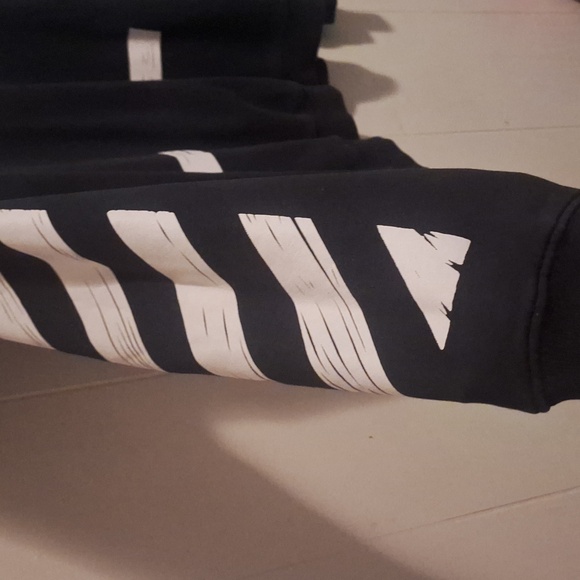 Off-White Black Crewneck Sweater - Picture 2 of 11